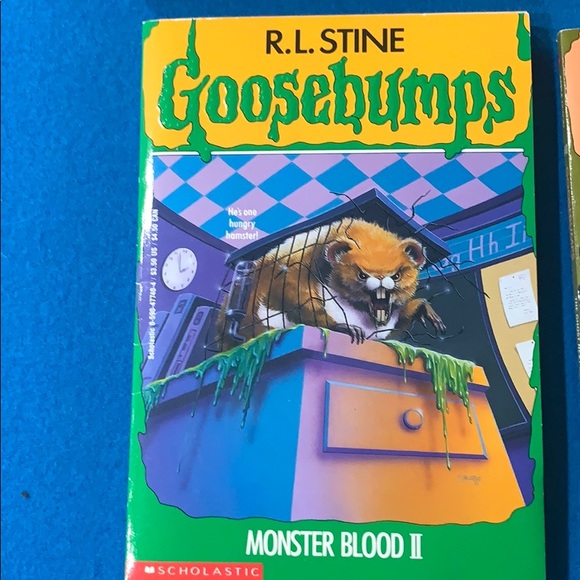 8 Original Goosebumps Books. 2/8 are slightly used - Picture 6 of 8